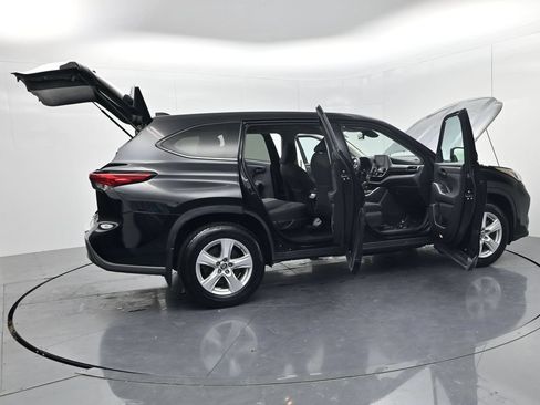 Used 2023 Toyota Highlander L FWD image 62