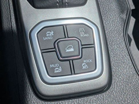 New 2026 Nissan Frontier SV w/ All-Weather Content Package AWD/4WD image 18
