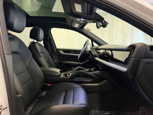 Certified 2024 Porsche Cayenne AWD/4WD image 16