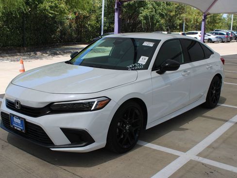 Used 2023 Honda Civic Sport image 1