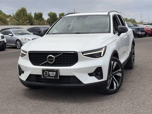 Certified 2023 Volvo XC40 B5 Ultimate w/ Climate Package AWD/4WD image 3
