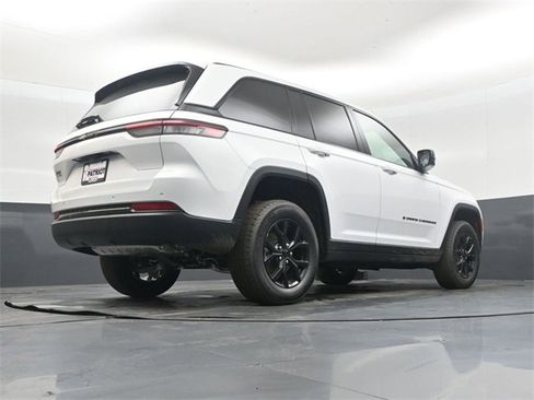 New 2025 Jeep Grand Cherokee Laredo image 40