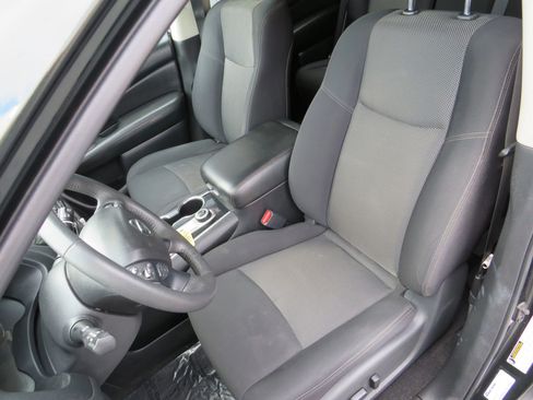 Used 2018 Nissan Pathfinder SV w/ SV All Weather Package image 40