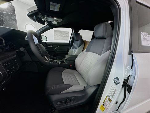 Certified 2025 Toyota Tacoma TRD Sport image 10