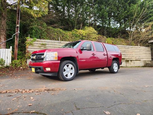 Used 2007 Chevrolet Silverado 1500 LTZ w/ Max Trailering Pack image 18