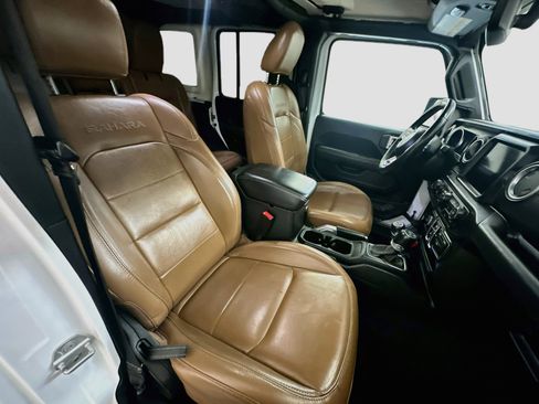 Used 2020 Jeep Wrangler Unlimited Sahara AWD/4WD image 32