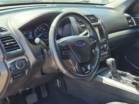 Used 2018 Ford Explorer XLT w/ Equipment Group 202A FWD image 10