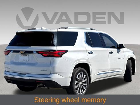 Used 2023 Chevrolet Traverse Premier FWD image 17