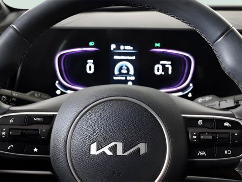 Certified 2025 Kia Sportage X-Line image 12