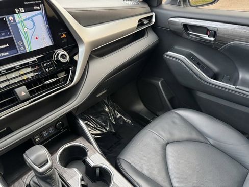 Used 2022 Toyota Highlander Platinum image 26