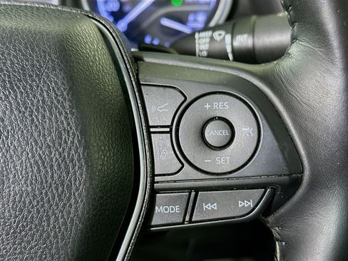 Used 2019 Toyota Camry SE image 17