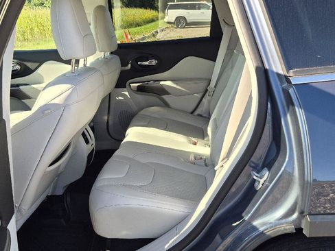 Used 2020 Jeep Cherokee Limited AWD/4WD image 7