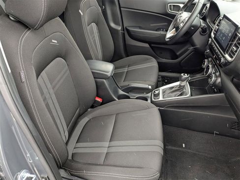 Used 2025 Hyundai Venue SEL image 36