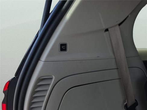 Used 2024 Chrysler Pacifica Limited FWD image 15