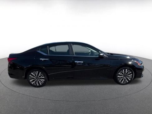 Used 2025 Nissan Altima 2.5 SV FWD image 16