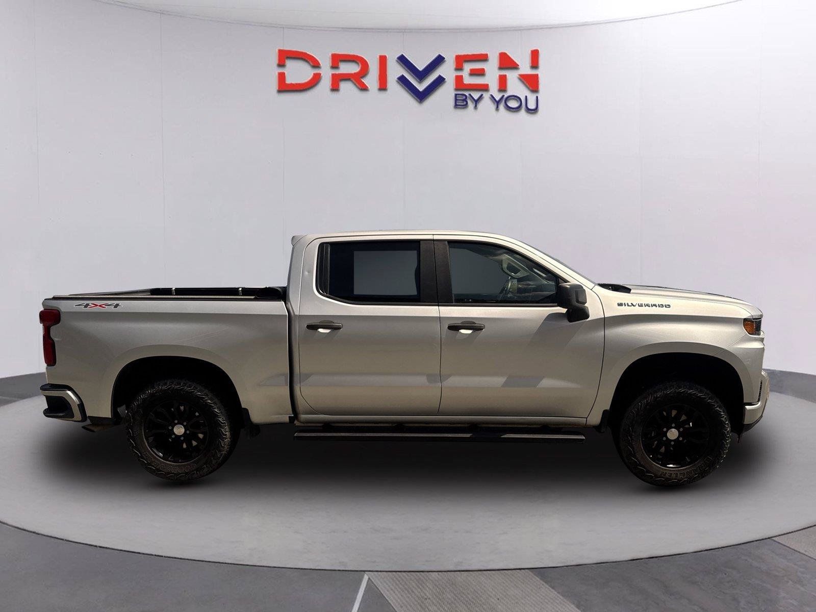 Used 2022 Chevrolet Silverado 1500 Custom w/ Safety Confidence Package AWD/4WD image 3