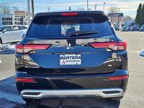 Used 2024 Mitsubishi Outlander SE image 5