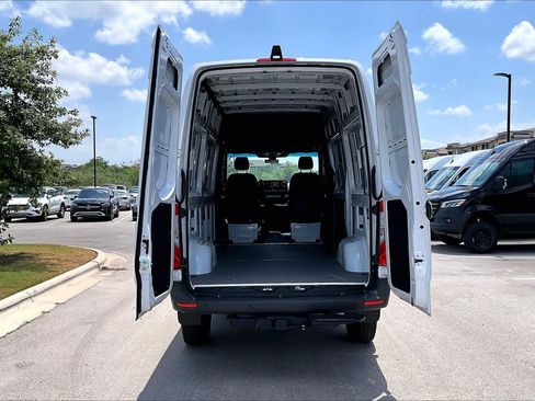 Used 2025 Mercedes-Benz Sprinter 2500 image 34