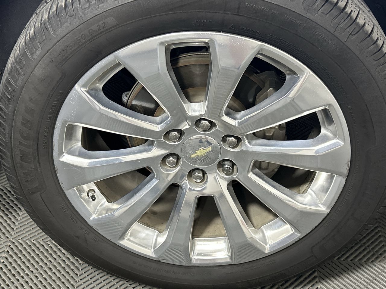 Used 2019 Chevrolet Silverado 1500 High Country w/ Technology Package AWD/4WD image 10