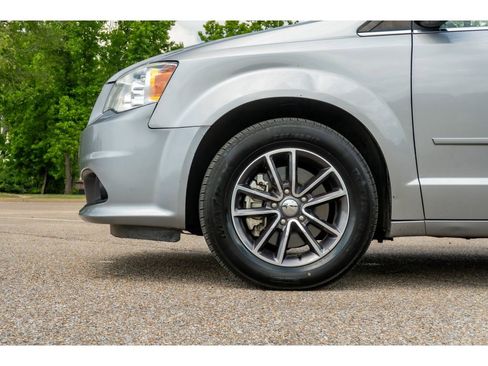 Used 2017 Dodge Grand Caravan SXT FWD image 10
