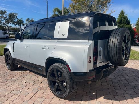 Used 2022 Land Rover Defender 110 X-Dynamic HSE image 4