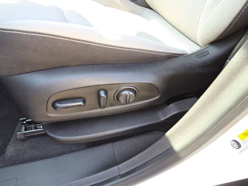 Used 2022 GMC Terrain SLE w/ Driver Convenience Package AWD/4WD image 18