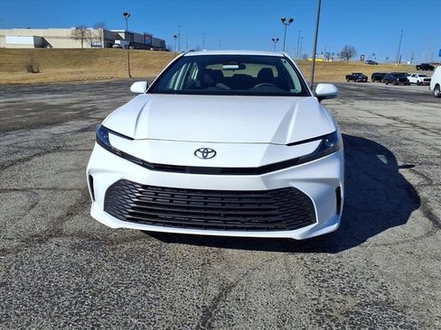 Used 2025 Toyota Camry LE image 37