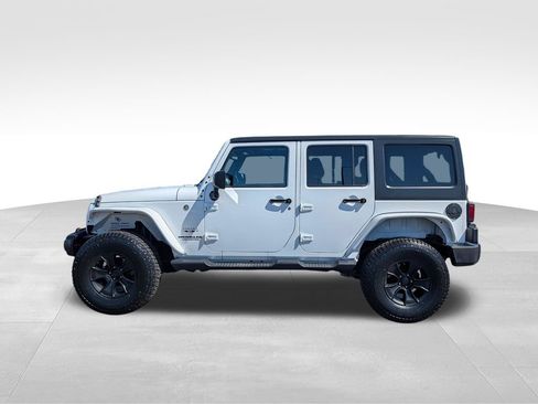 Used 2017 Jeep Wrangler Unlimited Sahara AWD/4WD image 9