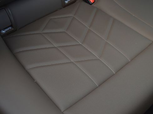 Used 2025 BMW 530i xDrive w/ Premium Package image 34