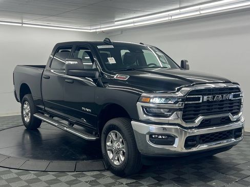 Used 2025 RAM 2500 Big Horn AWD/4WD image 3