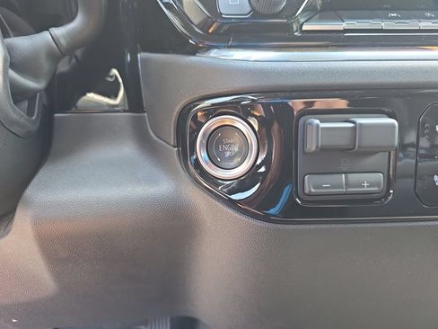 Used 2025 Chevrolet Silverado 1500 LT AWD/4WD image 22