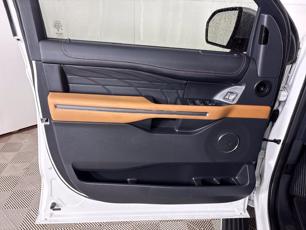 Certified 2023 Ford Expedition Platinum AWD/4WD image 17