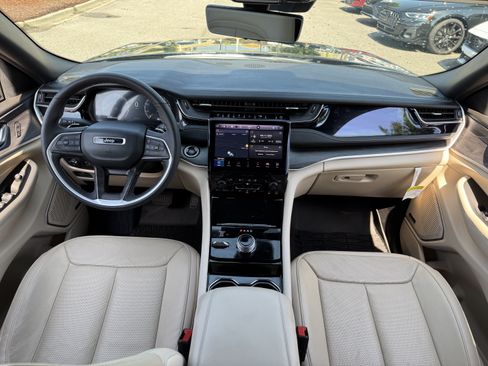 Used 2023 Jeep Grand Cherokee L Limited w/ Luxury Tech Group II AWD/4WD image 29