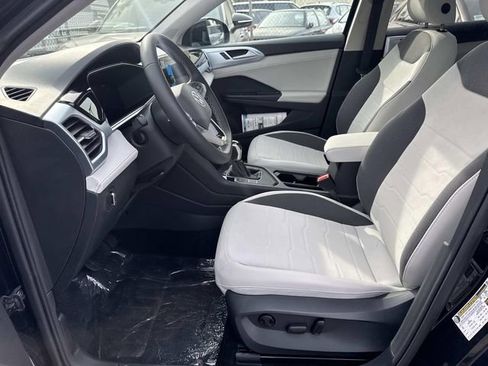 New 2025 Volkswagen Taos SE image 13
