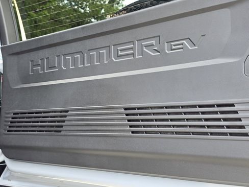 Used 2025 GMC Hummer EV 2X w/ LPO, Dark Essentials Package AWD/4WD image 43