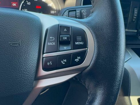 Used 2021 Ford Explorer XLT w/ Equipment Group 202A AWD/4WD image 18