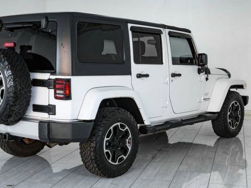 Used 2015 Jeep Wrangler Unlimited Sahara w/ Connectivity Group image 57