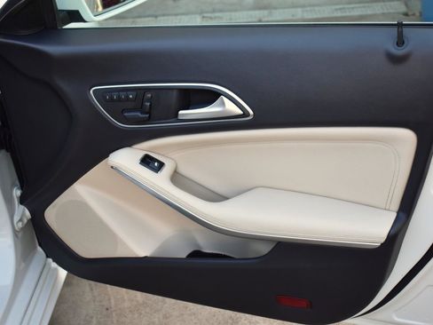 Used 2015 Mercedes-Benz CLA 250 image 44