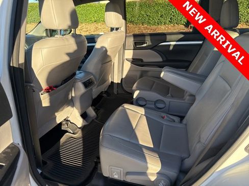 Used 2015 Toyota Highlander XLE image 12