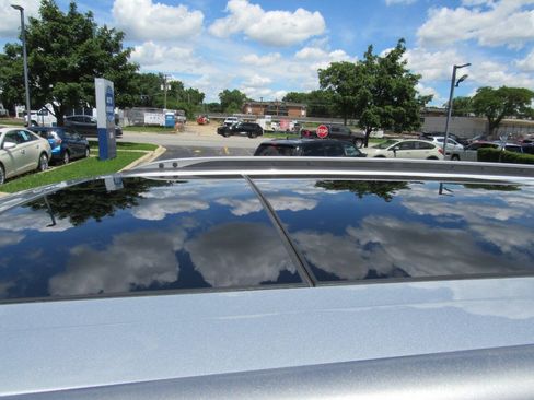 Used 2017 Ford Explorer XLT w/ Equipment Group 202A AWD/4WD image 39