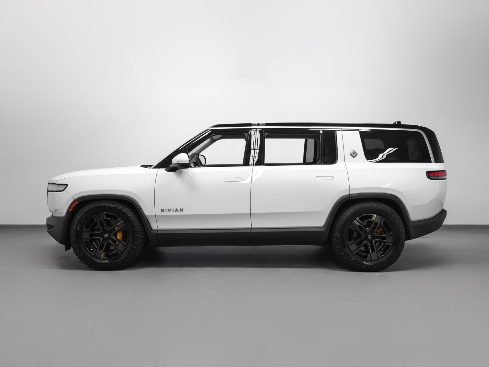 Used 2023 Rivian R1S Adventure Quad AWD/4WD image 2