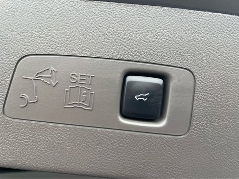 Used 2024 Lincoln Corsair AWD image 11