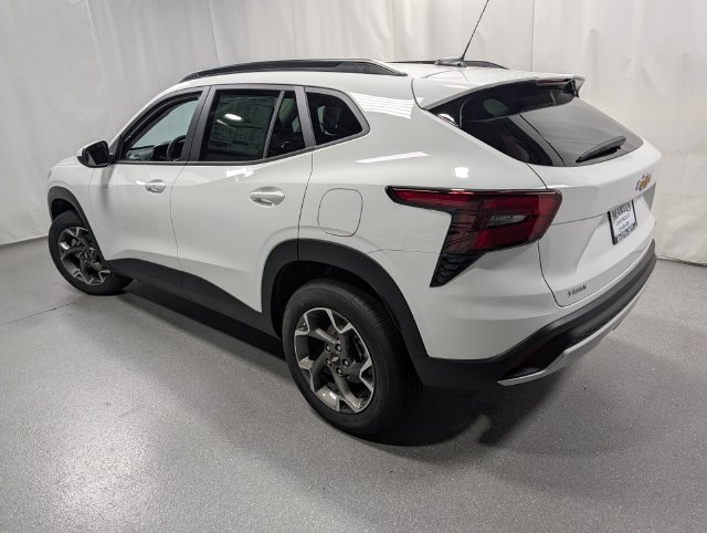 New 2026 Chevrolet Trax LT w/ Sunroof Package FWD image 6