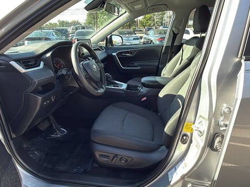 Used 2021 Toyota RAV4 XLE AWD/4WD image 10