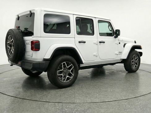 Used 2025 Jeep Wrangler Sahara image 9