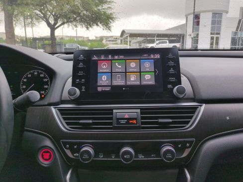 Used 2018 Honda Accord Touring image 15