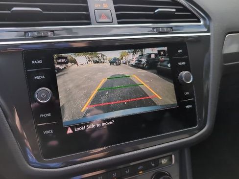 Used 2020 Volkswagen Tiguan SE R-Line image 17