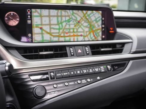 Used 2019 Lexus ES 300h w/ Premium Package FWD image 16