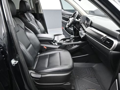 Used 2023 Kia Telluride LX image 6