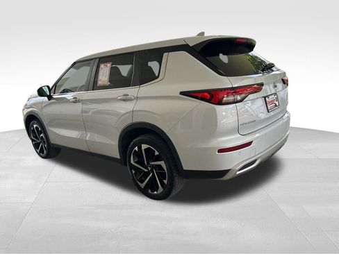 Used 2023 Mitsubishi Outlander SE FWD image 4